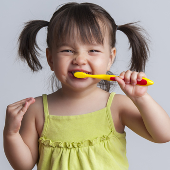 Little girl brushing her teeth - Pediatric Dentist in Henderson ad Las Vegas NV